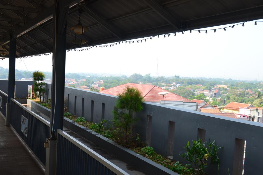 Hotel Khalista Purwakarta Esterno foto