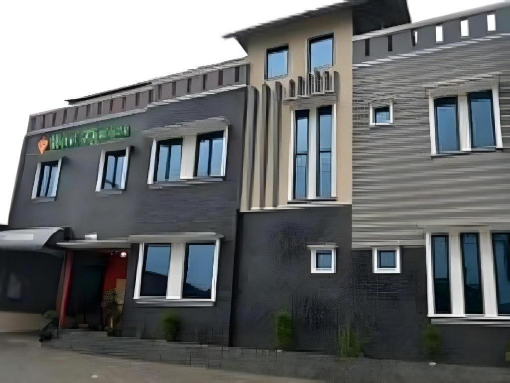 Hotel Khalista Purwakarta Esterno foto