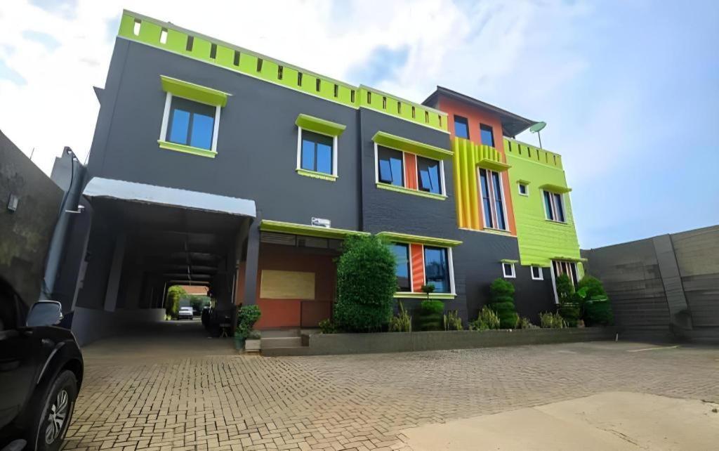 Hotel Khalista Purwakarta Esterno foto