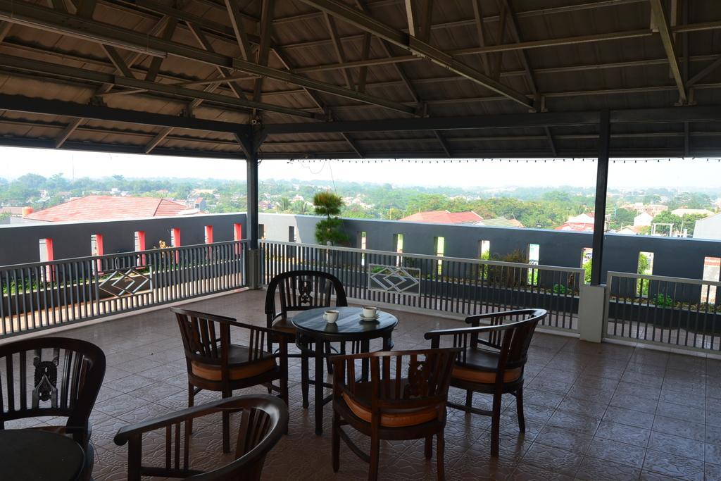 Hotel Khalista Purwakarta Esterno foto